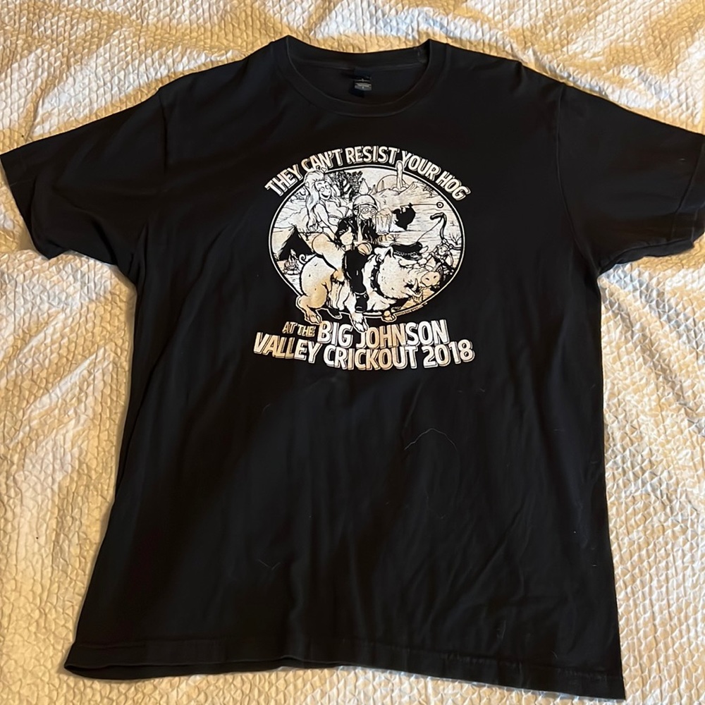 Black tshirt